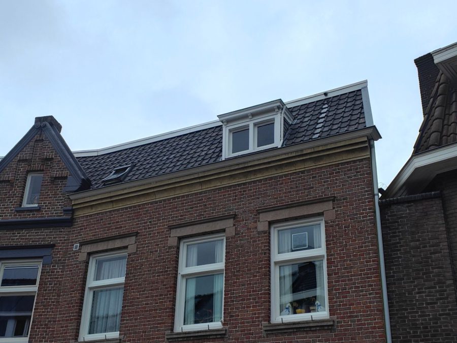 Klassiek pannendak met dakkapel