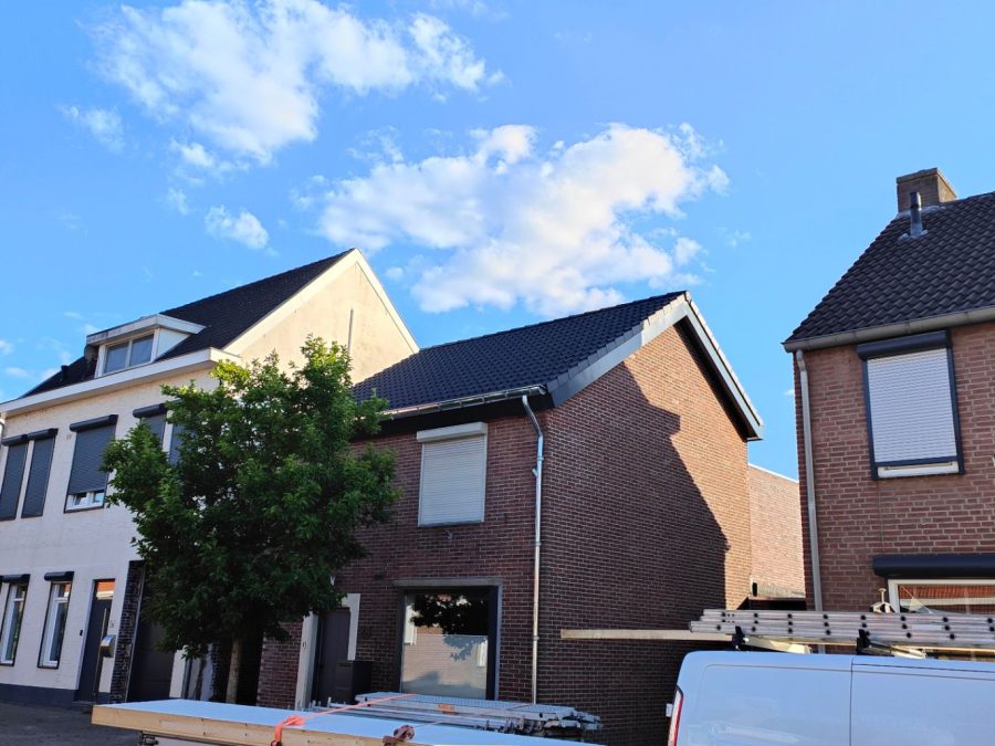 Nieuw pannendak op rijwoning